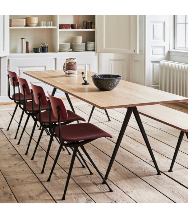 Hay  Pyramid 02 Eettafel gelakt eiken, beige voet 250cm