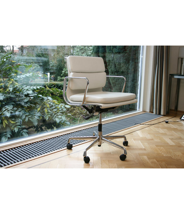 Vitra  Soft Pad Chair EA 21 polished, snow leather