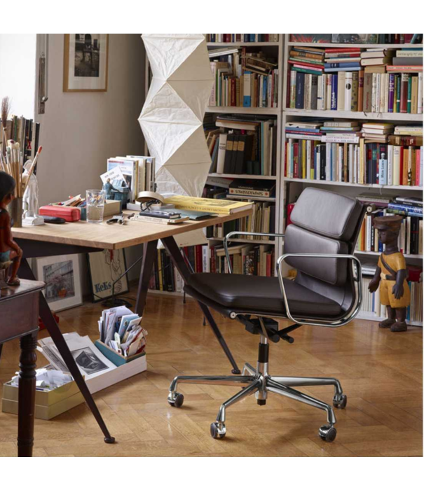 Vitra  Vitra - Soft Pad Chair EA 217 bureaustoel, cognac leer