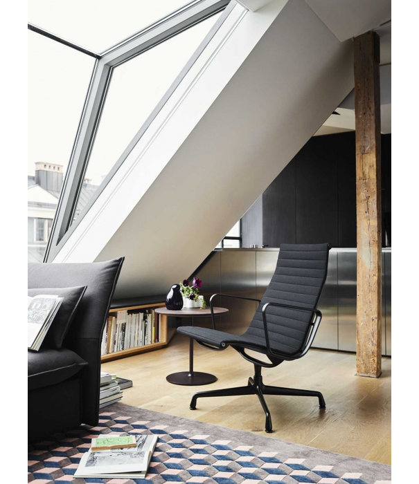 Vitra  Vitra - Occasional Low Table massief eiken