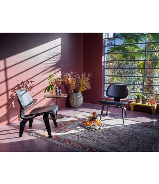 Vitra  Vitra - Occasional Low table gerookt eiken, chocolade onderstel