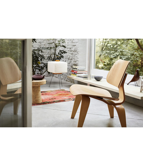 Vitra  Vitra  DCW Stoel walnoot, zwart gepigmenteerd