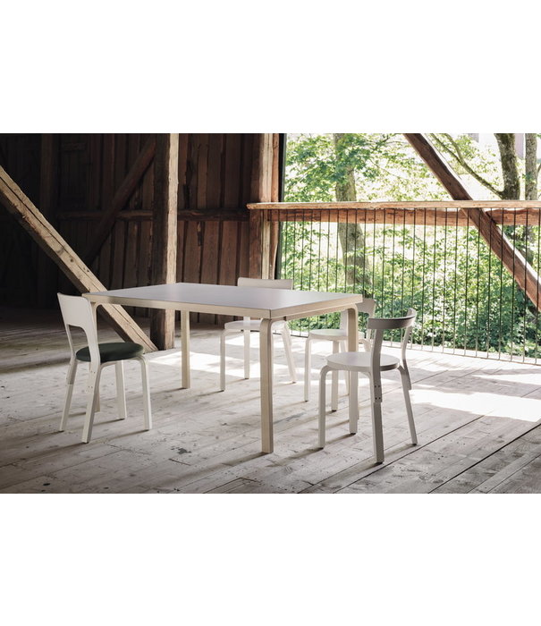 Artek  Artek - Aalto stoel 68 berken - zitting wit laminaat