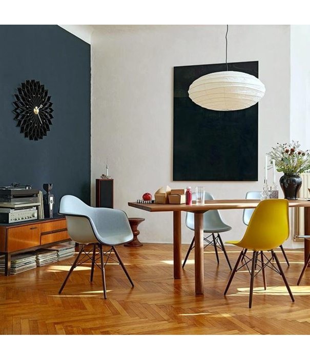 Vitra  Vitra Sunflower Wandklok,  zwart berk / messing