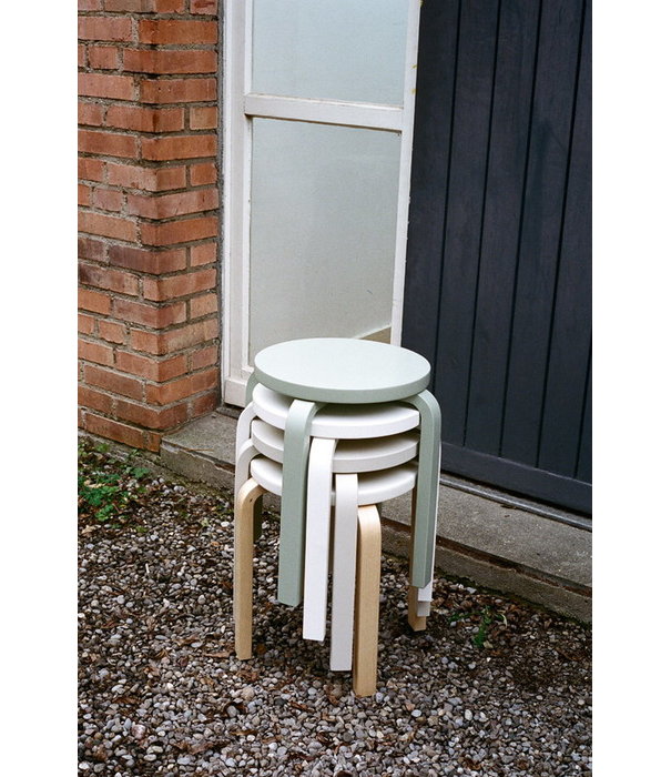 Artek  Stool 60 wit gelakt
