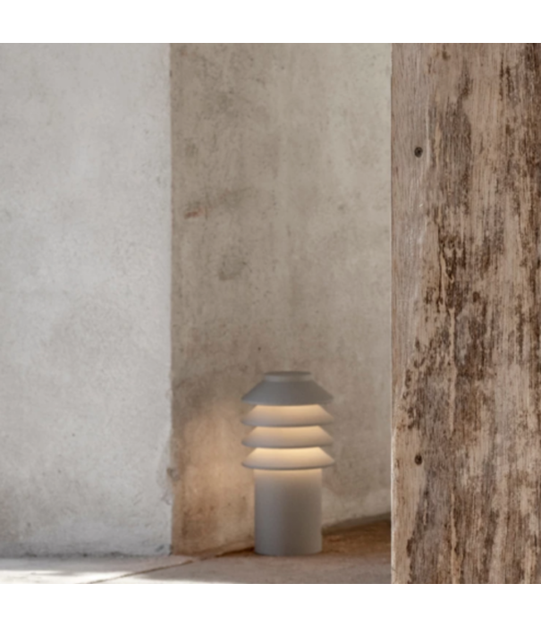 Louis Poulsen  Louis Poulsen - Bysted Garden bolderlamp kort - Aluminium