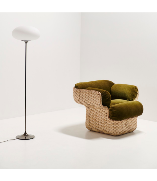 Gubi  Gubi - Basket lounge chair, rattan - Mumble 40