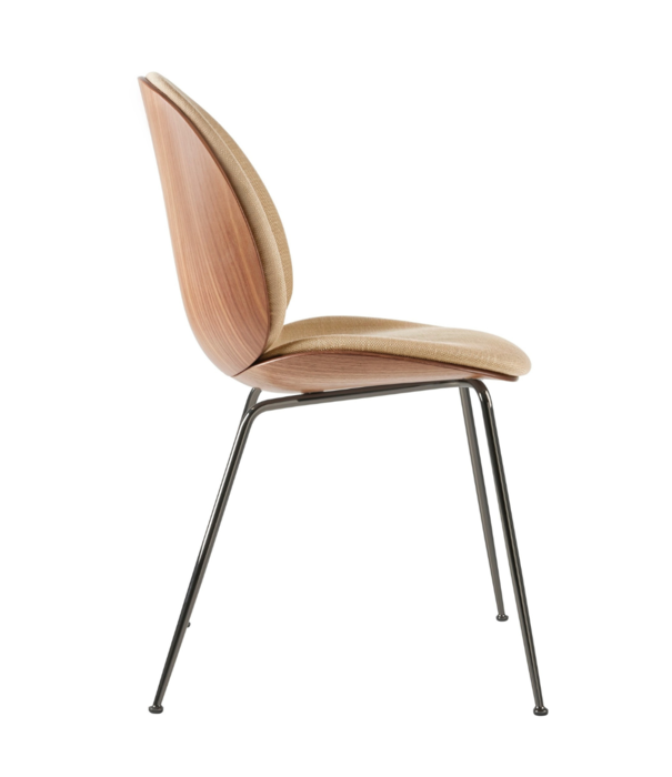 Gubi  Gubi Beetle Dining Chair walnut  / Flair 134, base black-chrome
