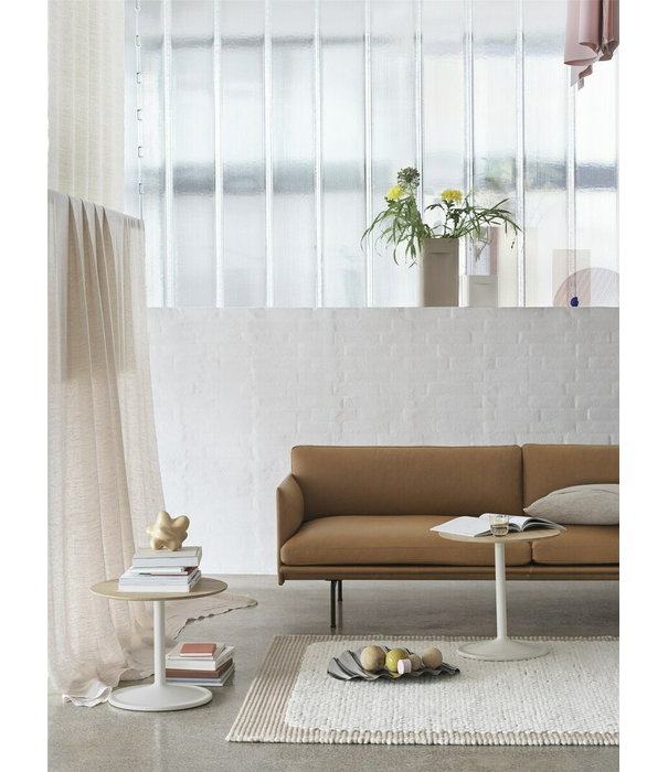 Muuto  Muuto - Soft Side Table oiled smoked oak, black Ø41 / H40