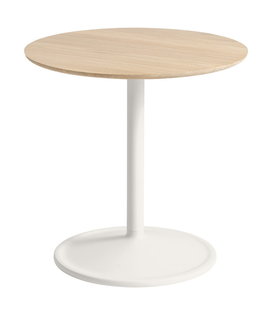 Muuto - Soft Side Table massief eiken, off white Ø41 / H48