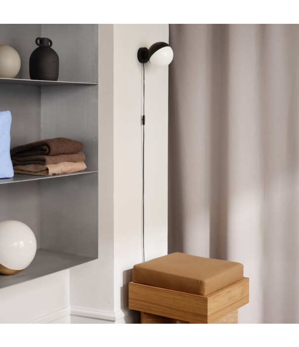 Louis Poulsen  Louis Poulsen - VL Studio wandlamp met kabel Ø15 cm.