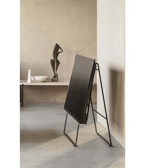 Eva Solo  - Wait to be seated Eva Solo: Carry Tv Stand Zwart Staal