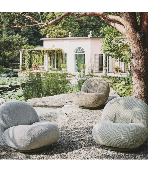 Gubi  Gubi - Pacha Outdoor Ottoman Lorkey 40, swivel base