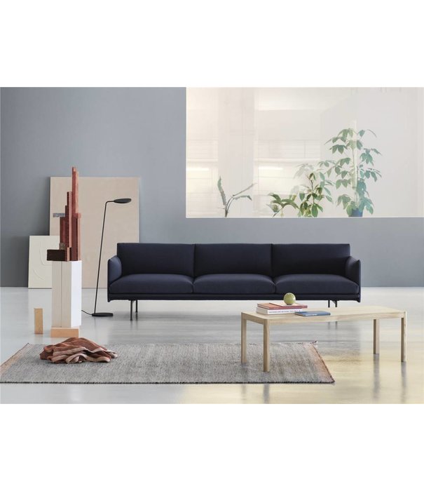 Muuto  Outline 3,5 seater sofa - base black / remix 163
