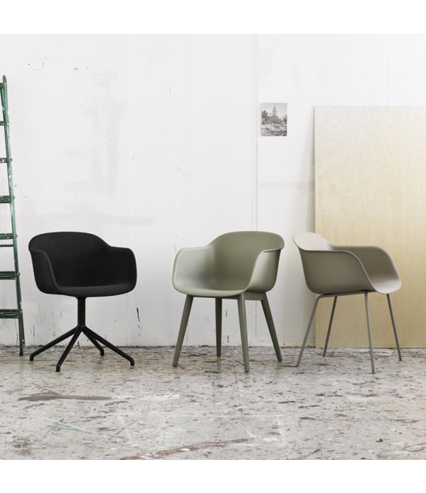 Muuto  Muuto  Fiber Armchair black, sled base
