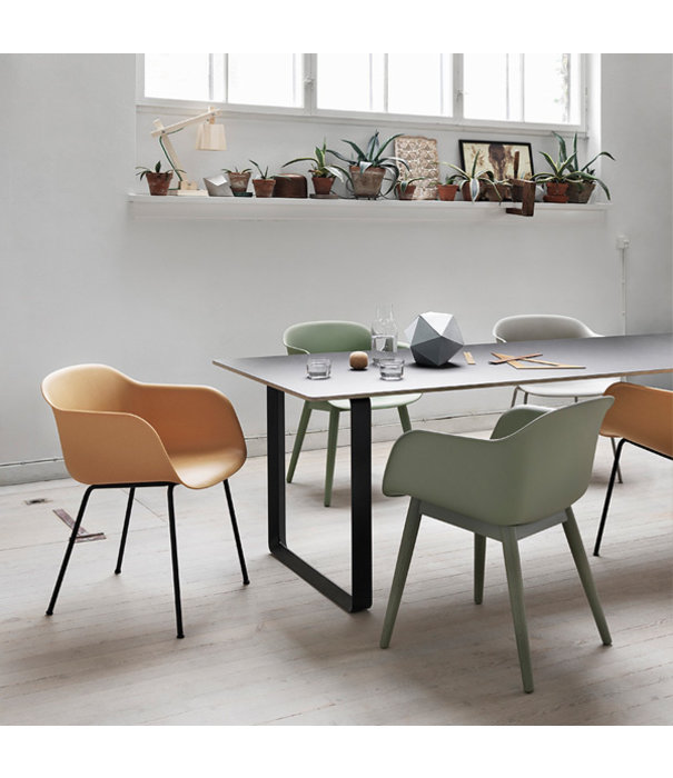 Muuto  Muuto  Fiber Armchair ochre, sled black