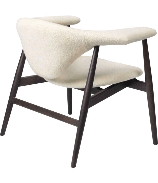 Gubi  Masculo Lounge Chair Harp 24 cream, walnut wood base
