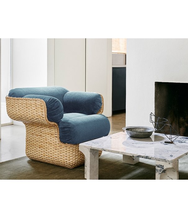 Gubi  Gubi - Basket 2-seater Sofa, rattan - Sunday 002 velvet