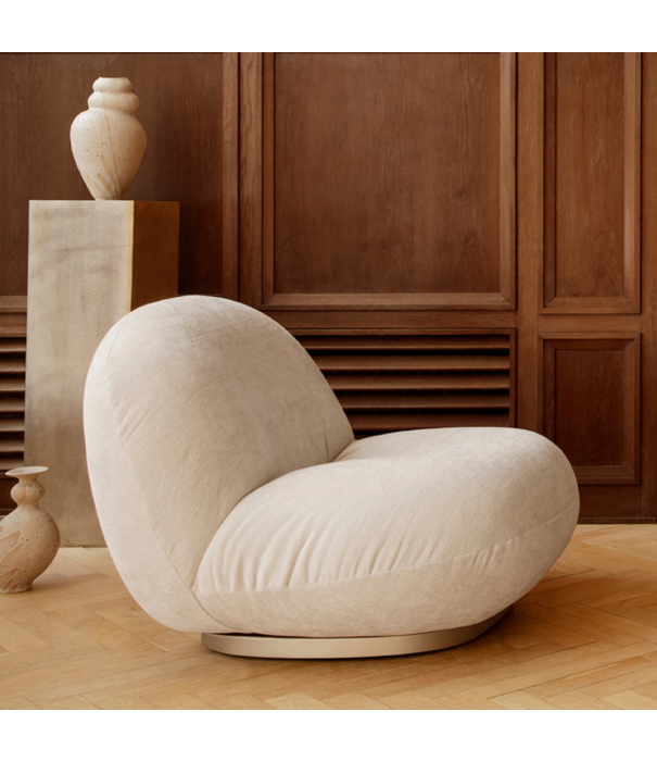 Gubi  Pacha lounge stoel met arm, Belsuede 003