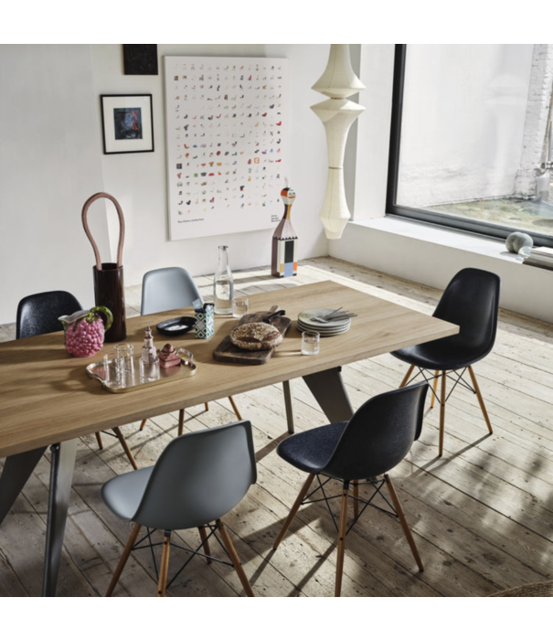 Vitra  Vitra EM Eettafel naturel eiken fineer, diepzwart 240 x 90