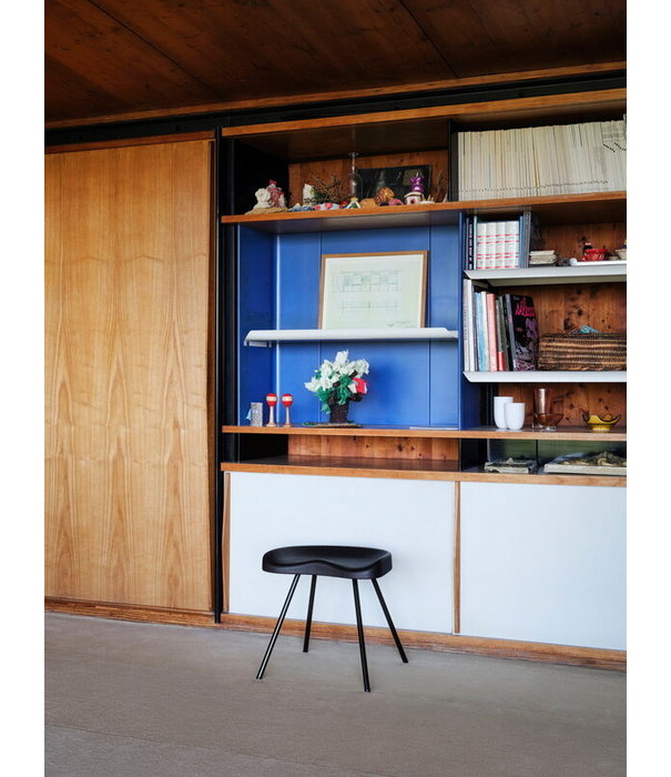 Vitra  Vitra Tabouret No.307 Kruk massief donker eiken