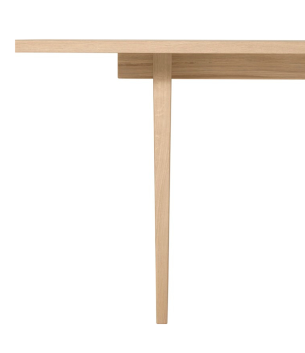 Gubi  Gubi - Private eettafel licht eiken L320 cm.