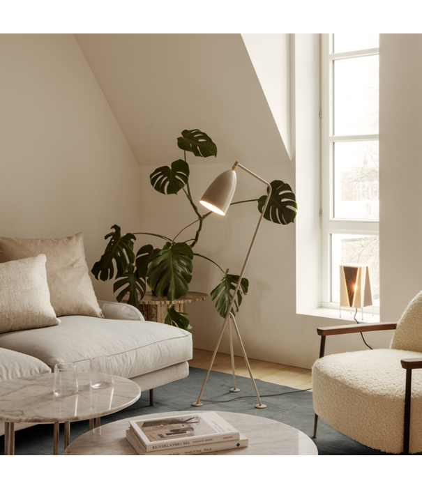 Gubi  Grossman Collection,   Gräshoppa Vloerlamp alabaster white glossy