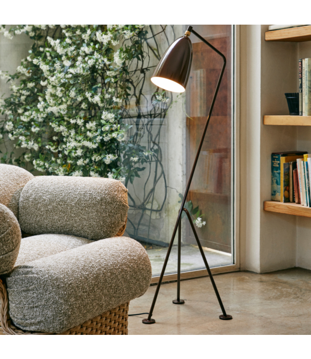 Gubi  Gubi - Gräshoppa floor lamp glossy walnut brown