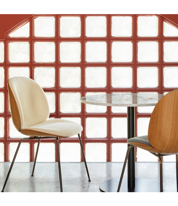 Gubi  Gubi Beetle Eetkamerstoel eiken / Mumble 40, voet zwart-chroom