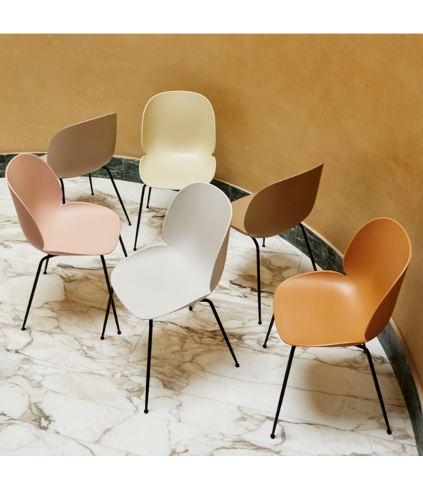 Gubi  Gubi - Beetle chair alabaster white - base black