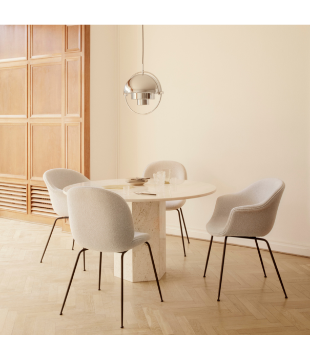 Gubi  Gubi - Beetle Dining Chair boucle 008 sand, base conic