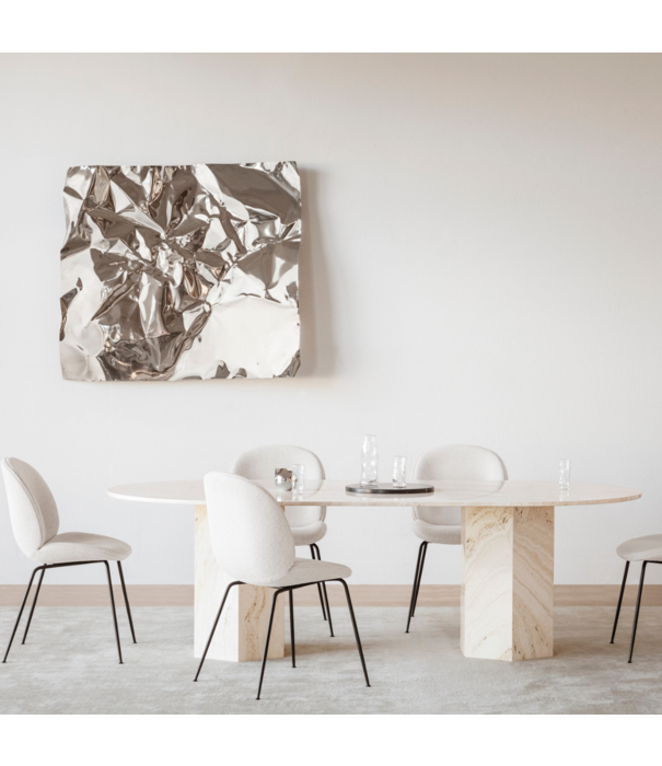 Gubi  Gubi Beetle Eetkamerstoel Velvet sand, conic voet zwart