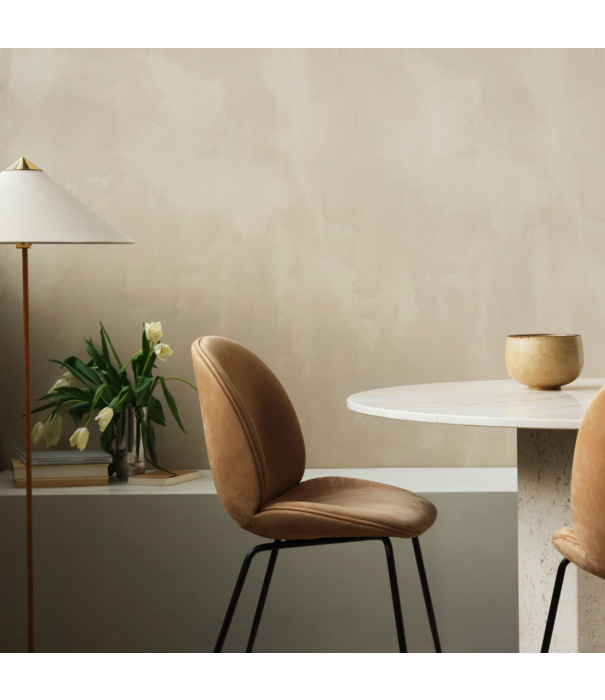 Gubi  Beetle Eetkamerstoel amber, zwart conic voet - set van 4