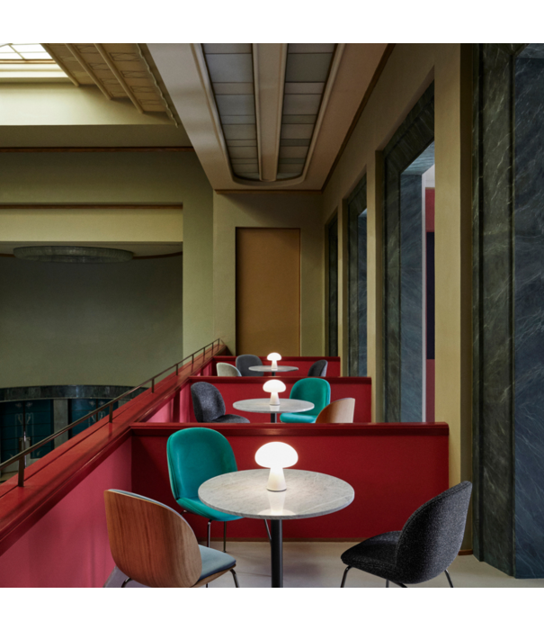 Gubi  Gubi Beetle Eetkamerstoel Sunday 004 velvet, conic voet zwart