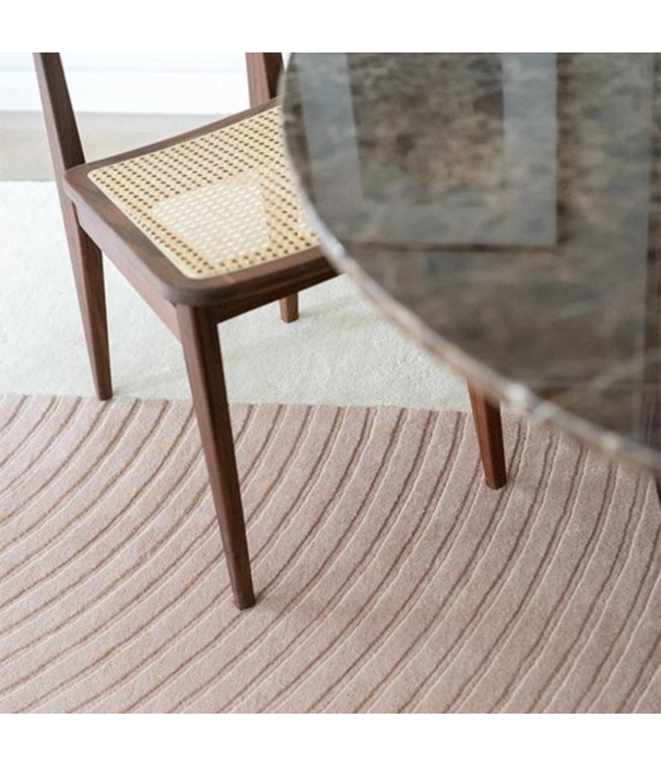 Layered  Layered Follow The Trace Rug