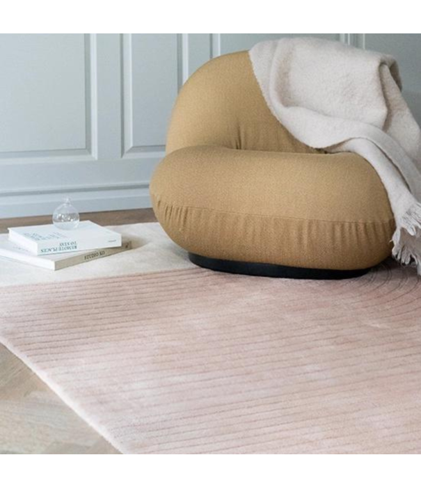 Layered  Layered Follow The Trace Rug