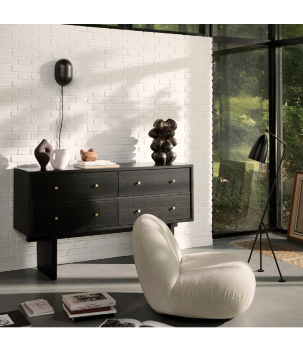 Gubi  Gubi - Pacha Lounge Stoel Mumble 14 taupe, voet zwart