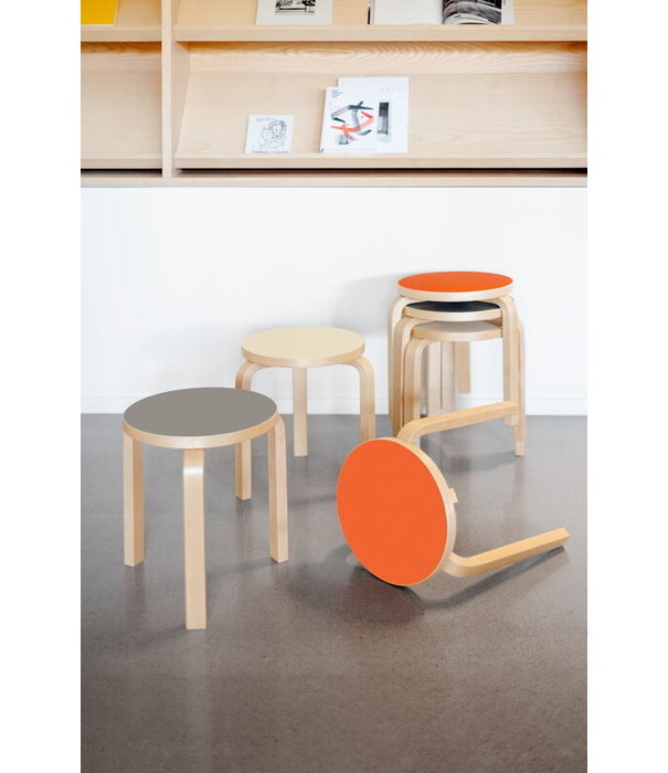 Artek  Artek - Stool 60 berken - zitting beige linoleum