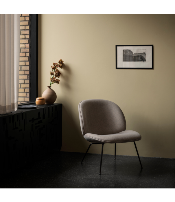Gubi  Gubi - Beetle lounge chair Mumble 49 orange - conic base black