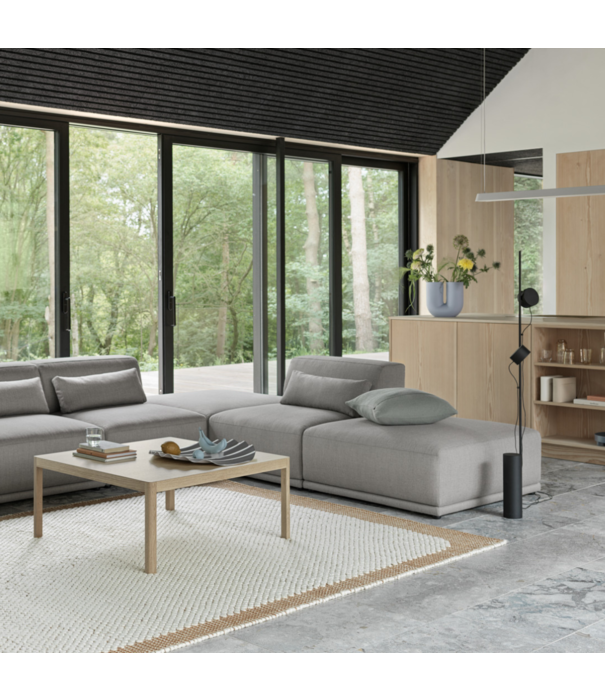 Muuto Post Floor Lamp black