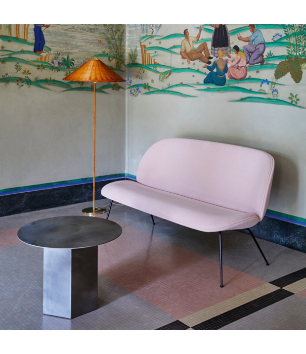Gubi  Gubi - Beetle Sofa Sunday 16 velvet - conic voet zwart