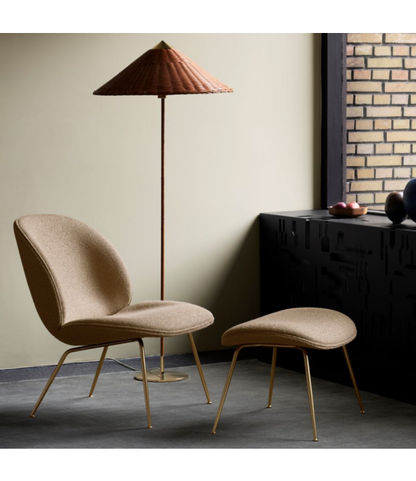 Gubi  Gubi Beetle lounge chair Around Boucle 04 , base brass
