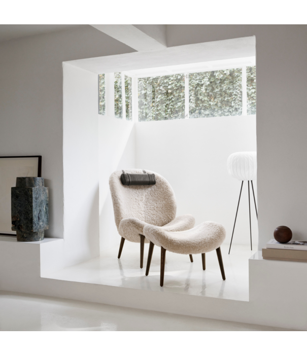 Vipp  Vipp - 466 Lodge lounge chair Dark Oak, Skandilock Curly 09  off white