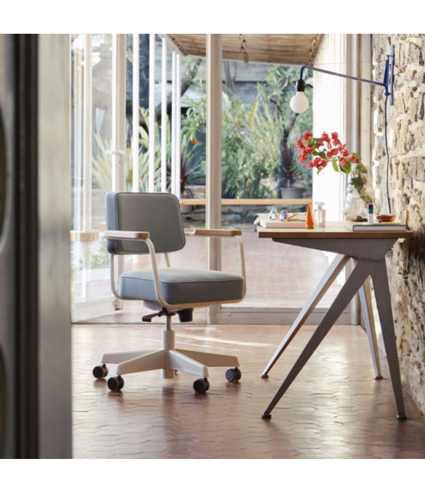 Vitra  Vitra Compas Direction Bureau diepzwart, eiken top