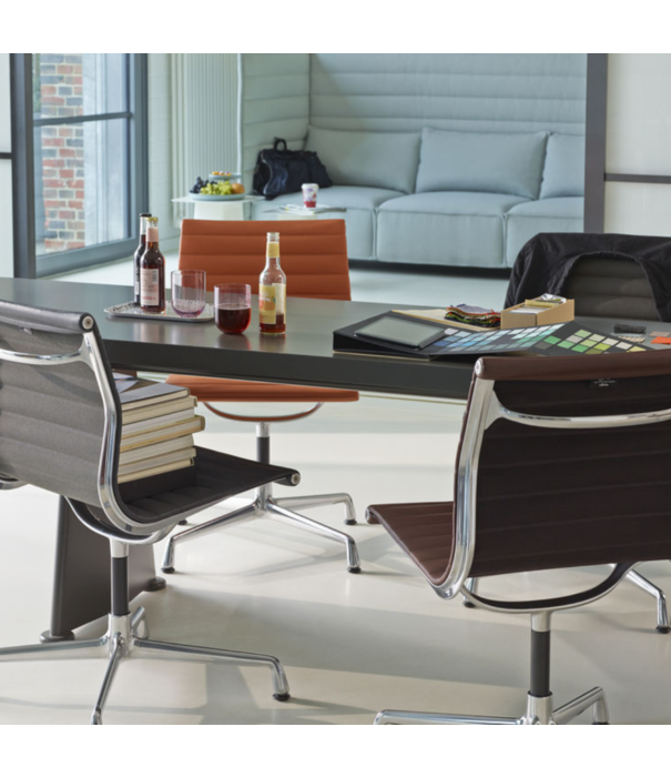 Vitra  Vitra Trapèze Dining Table black, black HPL laminate top