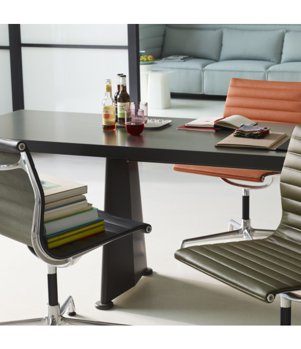 Vitra  Vitra Trapèze Eettafel zwart, zwart HPL laminaat top