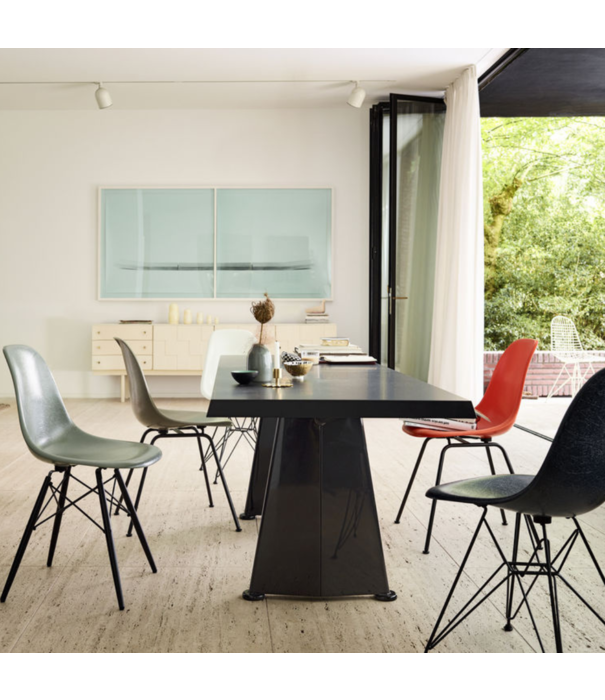 Vitra  Vitra Trapèze Eettafel zwart, zwart HPL laminaat top