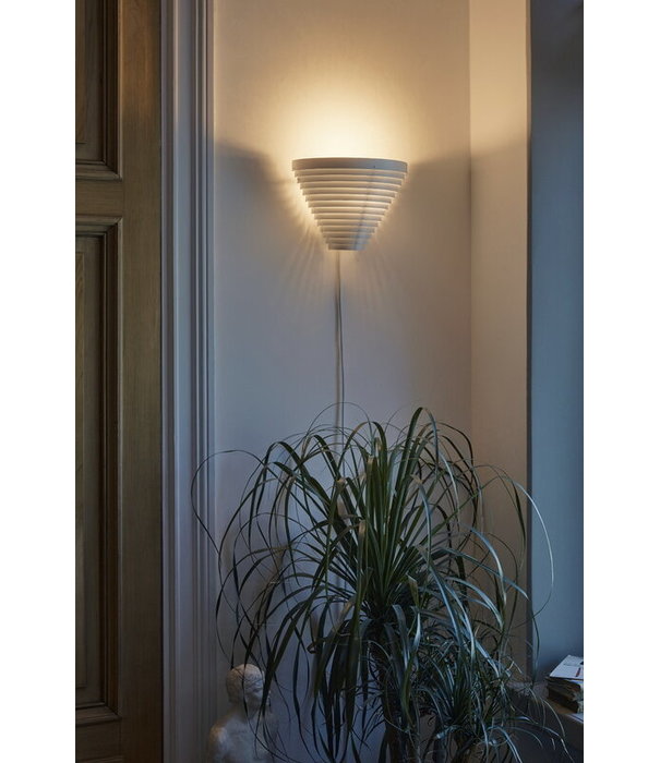 Artek  Artek - wall lamp A910 - shade white lacquered