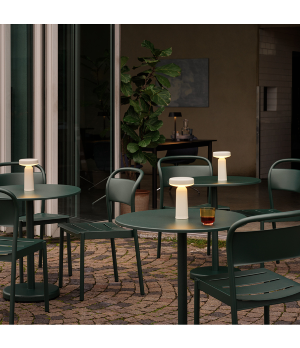 Muuto  Muuto Linear Steel Café Tafel