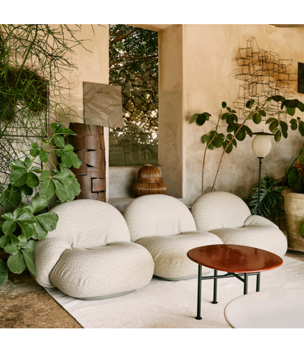 Gubi  Gubi - Pacha outdoor lounge armchair swivel - fabric Libera 003